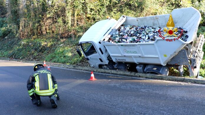 Arcugnano camion della raccolta del vetro