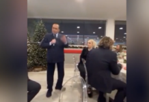 Berlusconi promette ai giocatori del “suo” Monza un autobus di “meretrici”, Psi Vicenza: “Altro che battuta di Natale!” Berlusconi promette ai calciatori del Monza un autobus di "meretrici"