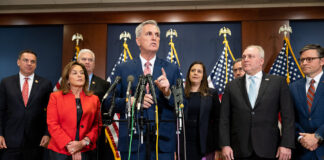 McCarthy come speaker repubblicano del Congresso Usa: probabile ma strada in salita Kevin McCarthy, leader Gop, al centro della foto