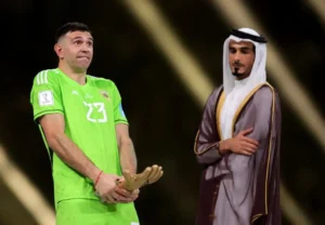 Martinez e il Guanto d'oro con l'emiro del Qatar