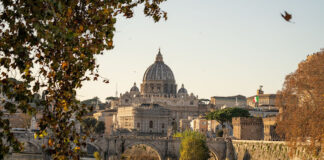 Roma in un giorno: cosa visitare? Roma, la cupola del Vaticano vista dal Tevere