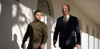 Zelensky a Washington, con Biden gli aiuti all’Ucraina presentati come un investimento per la sicurezza globale Zelensky e Biden