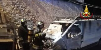 Caltrano, in fiamme un furgone: intervento dei Vigili del Fuoco caltrano incendio furgone