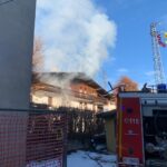 Asiago, casa in fiamme in via Cinque: incendio spento dai vigili del fuoco casa in fiamme asiago vigili del fuoco