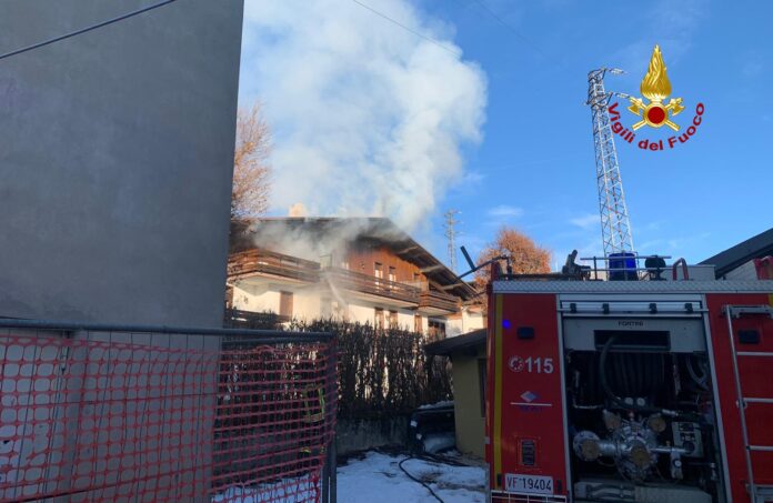 casa in fiamme asiago vigili del fuoco