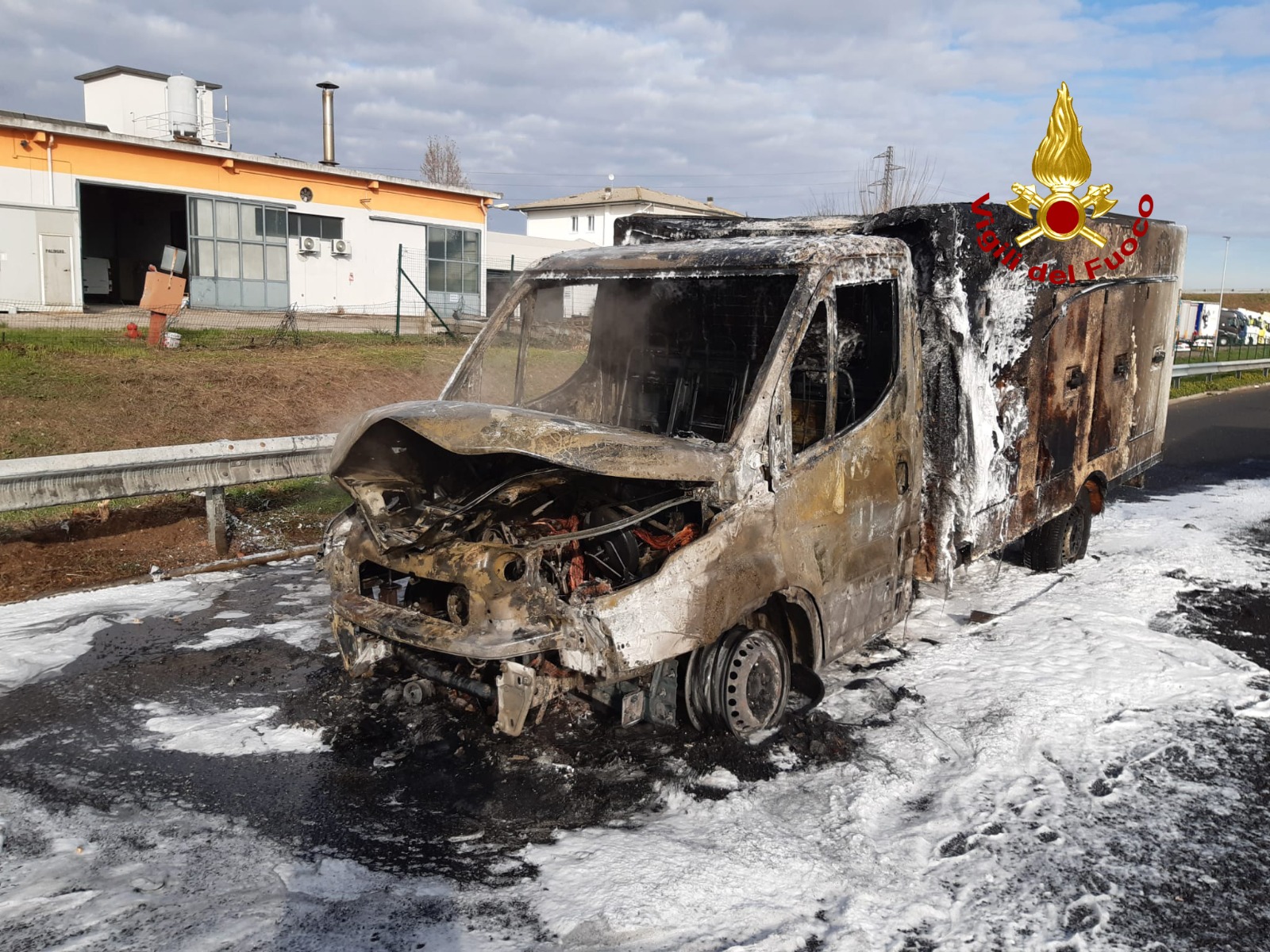 furgone surgelati incendiato a4