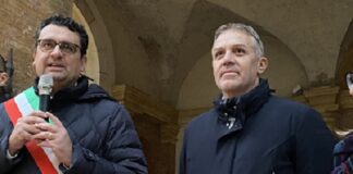 Nicola Piccolo eletto nuovo presidente di Confcommercio Vicenza: il benvenuto del sindaco Francesco Rucco Il sindaco Francesco Rucco con Nicola Piccolo