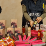 Prodotti cosmetici contraffatti, 10 milioni di pezzi sequestrati a Padova dalla Gdf nell’operazione internazionale Afrodite IV Prodotti cosmetici contraffatti