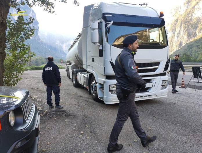 quattro distributori carburante vicenza guardia finanza