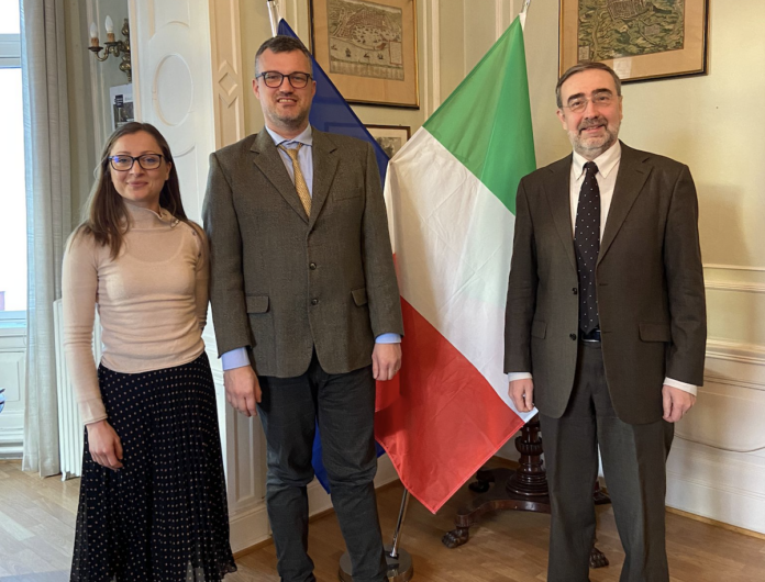 Concetto Armonico a Oslo: Andrea Castello con l'ambasciatore Italiano ad Oslo Stefano Nicoletti e la direttrice dell’Istituto Italiano di Cultura Raffaella Giampaola