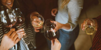 Dubai sospende la tassa sugli alcolici per attirare turisti ed espatriati Dubai tassa alcol