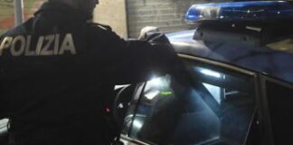 Milano, 52enne rientra in casa e muore sul divano: indagini su presunto omicidio