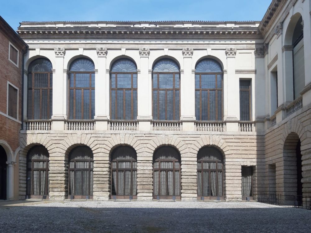 Palazzo Thiene, la facciata. Foto: https://www.mostreinbasilica.it/it/palazzo-thiene