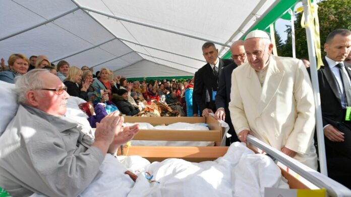 Papa Francesco (foto Vatica News) salute