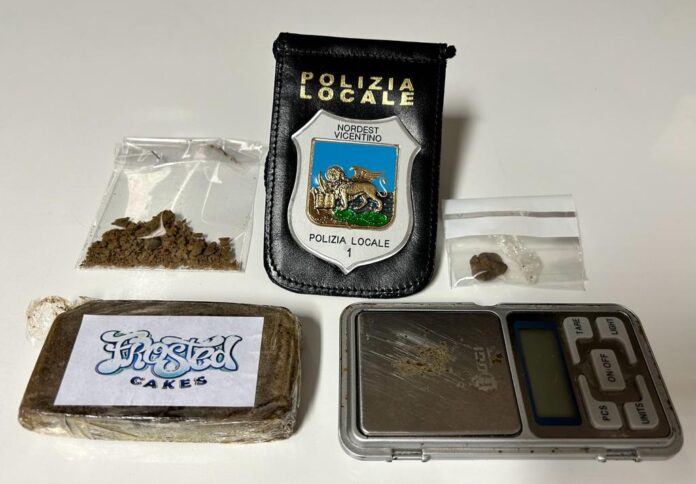 Polizia Locale Nordest Vicentino sequestra hashish e contante