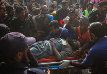 Un attentato suicida in una moschea pakistana provoca decine di vittime attentato suicida pakistan peshawar