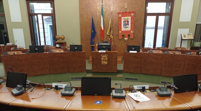 Caso Silva a Montecchio Precalcino, Provincia di Vicenza: “Non c’è ancora una data per la Conferenza dei Servizi” Sala del consiglio della Provincia Vicenza silva