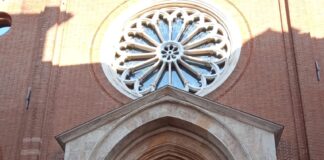 La magnifica Chiesa di Santa Corona nel cuore di Vicenza accoglie il visitatore con calore facciata santa corona