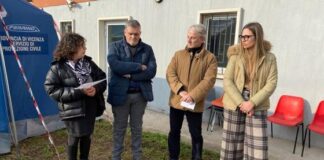 Emergenza freddo a Vicenza, ass. Marco Zocca: in via Giordano 48 ospiti, c’è una tenda per chi non vuole dormire dentro Emergenza freddo, l'assessore Zocca tra gli operatori dei servizi sociali e della polizia locale