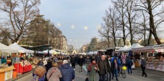 Mercato dell’Epifania a Vicenza, tante persone affollano viale Roma Mercato dell'Epifania a Vicenza
