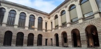 Cortile di Palazzo Thiene di Vicenza, il sabato e la domenica ingresso libero da corso Palladio Cortile di Palazzo Thiene