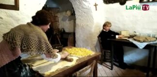 S. Antonio di Valli del Pasubio, la contrada Bariola è dedicata ai mestieri di una volta e alle persone vissute nel primo Novecento Contrà Bariola, le statue, che parlano e si muovono