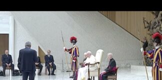 Pace, lavoro e fraternità, parte II: in video udienza generale di Papa Francesco in Vaticano con Landini e 5.000 delegate e delegati CGIL Papa Francesco ascolta Maurizio Landini (Cgil)