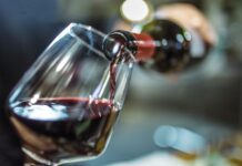 Etichettatura degli alcolici, le avvertenze sanitarie sono legge in Irlanda. Zaia: “Colpevole silenzio dell’Unione Europea” etichette vino etichettatura degli alcolici museo vino verona