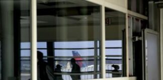 Aereo in overbooking, che significa e cosa fare: i diritti dei passeggeri