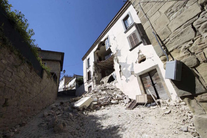 Da Ceb e Cdp 350 mln per le aree terremotate del centro Italia (Rieti il 25 agosto 2016. ANSA / MASSIMO PERCOSSI)