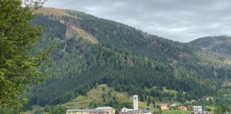 Foza, un piccolo paradiso montano fra abeti rossi, croci di vetta e panorami affascinanti Il paese di Foza. Foto: Instagram foza7comuni