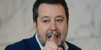 Scontri Bologna, Salvini contro i centri sociali: “Covo di delinquenti, vanno sigillati”
