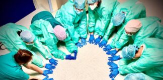 Terzo anniversario Covid, il ricordo nelle parole di Zaia che chiede “più medici e meglio retribuiti” Terzo anniversario covid