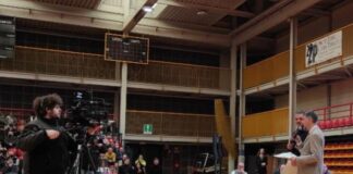 Fir, on. Enrico Cappelletti (Movimento 5 Stelle) sull’assemblea di ieri a Vicenza: “La verità è che il centro destra non mantiene quanto promesso” Fir, l'on. Enrico Cappelletti (M5S) con Luigi Ugone (Noi che credevamo nella BPVi e in Veneto Banca)