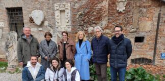 Teatro Olimpico. Sedici statue del giardino restaurate da Engim Veneto con il contributo del Lions Host I giovani studenti di Engim Veneto che restaureranno le statue del giardino dell'Olimpico (foto di Gianni Poggi)