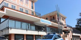 Divieto di ritorno violato e detenzione ai fini di spaccio di stupefacenti: due giovani denunciati a Bassano del Grappa polizia bassano del grappa arresti per droga a due denunciati