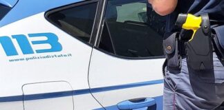 Minaccia poliziotti con una siringa nella questura di Vicenza: bloccato col taser e arrestato minaccia poliziotti