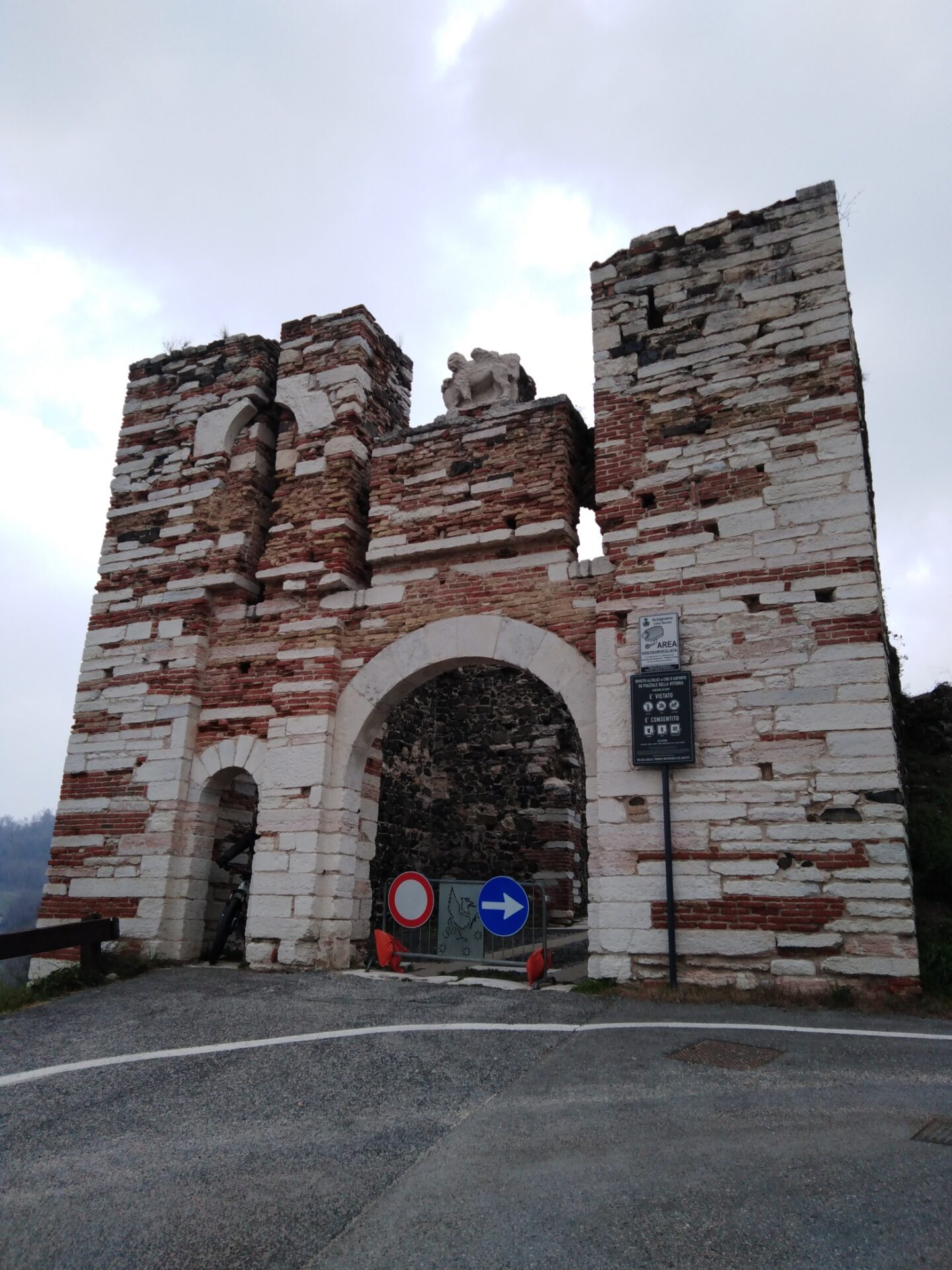 Porta Cisalpina vista dall'esterno. Foto: Marta Cardini