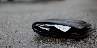 Portafoglio trovato in strada con soldi: tre sedicenni vicentine lo consegnano ai vigili portafoglio trovato