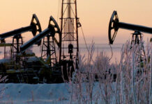 Petrolio e gas, Il Sole 24 ore: “Prezzi in calo, mini aumento della benzina” russia petrolio energia