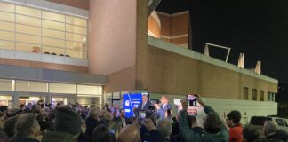 La presentazione del candidato sindaco di csx di Vicenza Possamai: successo di folla dentro e fuori teatro. Sala: “Cercate i voti 1 per 1, casa per casa!”… Ora Giacomo Possamai, al folla anche fuori dal teatro