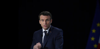 Il presidente Emmanuel Macron annuncia che nei prossimi mesi il diritto all’aborto sarà inserito nella Costituzione francese aborto