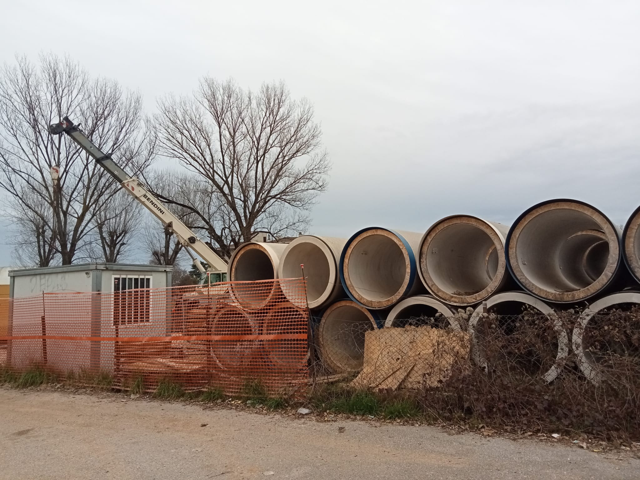 Acqua: grandi tubi DN800 per la realizzazione del'adduttrice di acqua dal Moracchino alla centrale idrica di Viale Trento