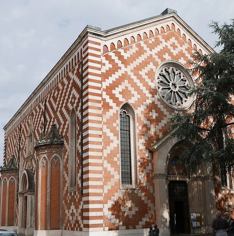 La facciata della chiesa dei Carmini. Foto: wikipedia