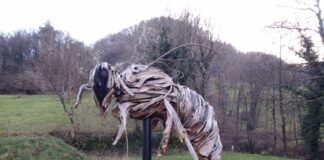 Animali in gigantografia: dove trovarli nel Vicentino? Dall’Ape Vaia allo scoiattolo di Staro… L'ape Vaia di San Pietro Mussolino. Foto- Marta Cardini