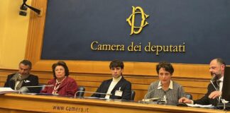 Ieri a Montecitorio COBAS Scuola e Pax Christi contro la militarizzazione dilagante Osservatorio contro la militarizzazione a Montecitorio