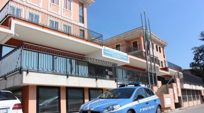 Bassano del Grappa. Tentano di portar via i soldi dalla gettoniera di una lavanderia, denunciati quattro minorenni e un diciottenne Polizia di Stato: commissariato Bassano del Grappa. arrestato autore furti in casa lavanderia furto