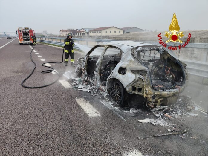 Suv in fiamme