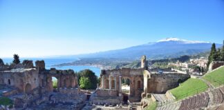Samiha Ayoub: 27 marzo celebrato il padre di tutte le arti, il Teatro. Valter Mainetti (Fondazione Sorgente Group): “Facciamoci andare i giovani” Teatro di Taormina