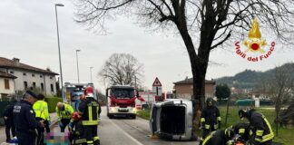 Montecchio Maggiore, auto contro albero: ferita la conducente Auto contro albero